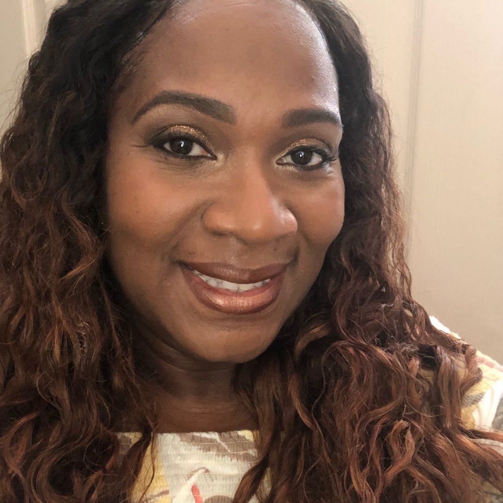 Meet your Posher, Angela